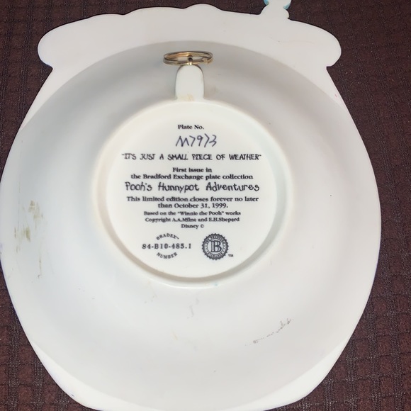 BRADFORD EXCHANGE POOHS HONEY POT ADVENTURE no chips,scratches great condition - Picture 4 of 5